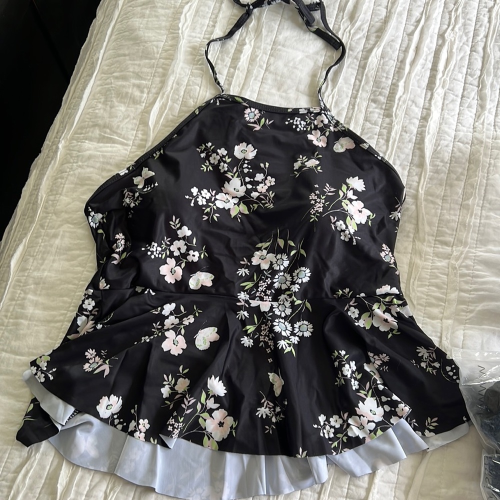 NWT beachsissi tankini top